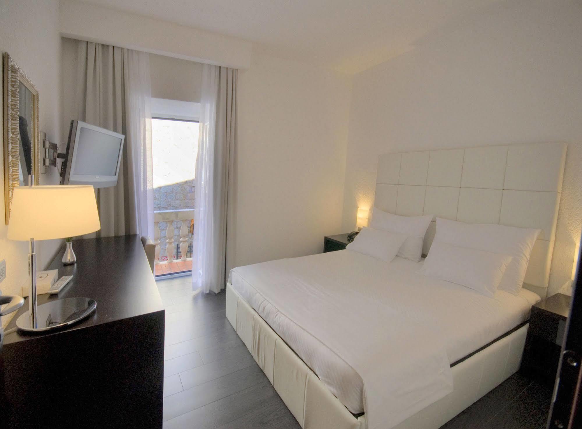 Hotel Astoria บุดวา ภายนอก รูปภาพ