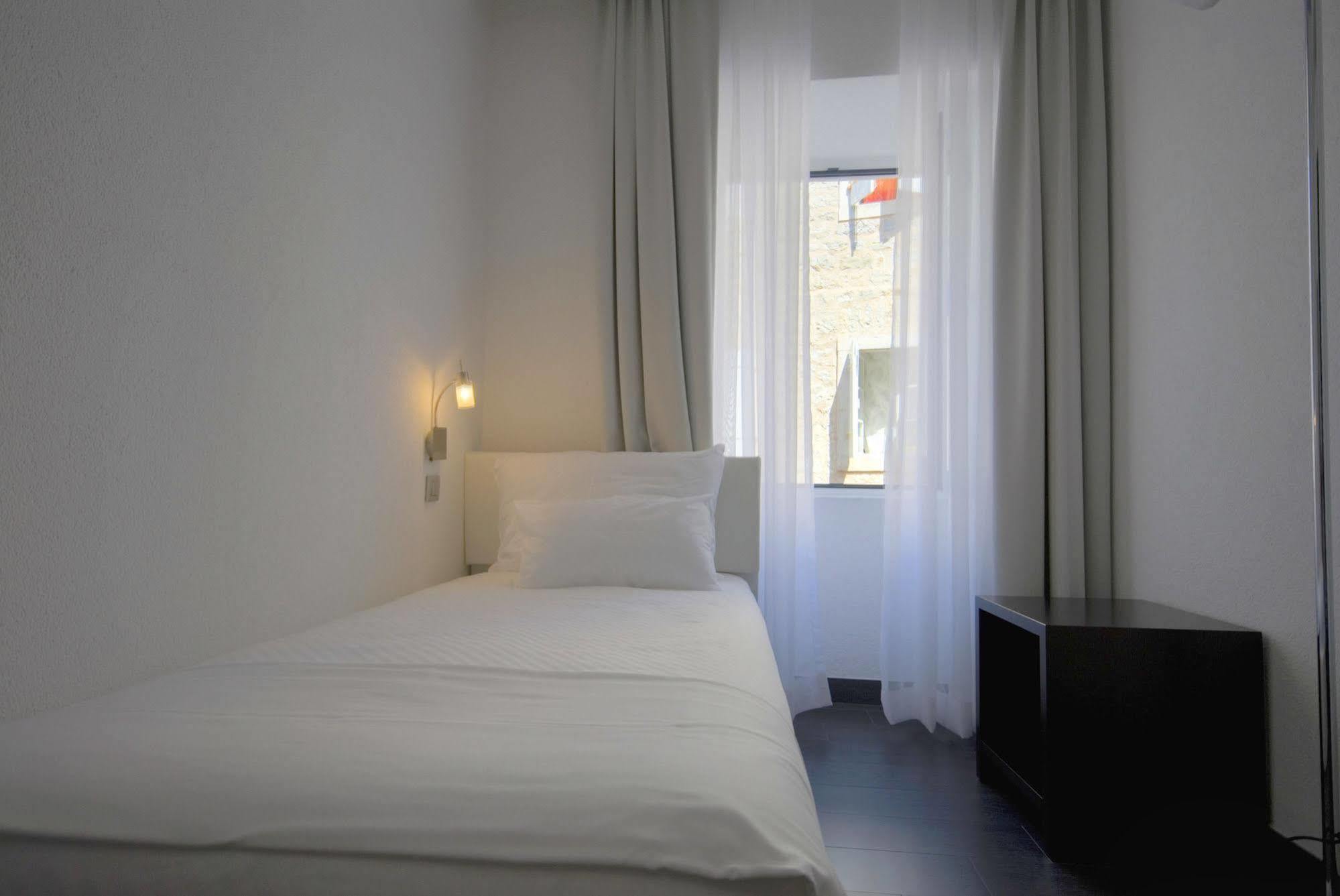 Hotel Astoria บุดวา ภายนอก รูปภาพ