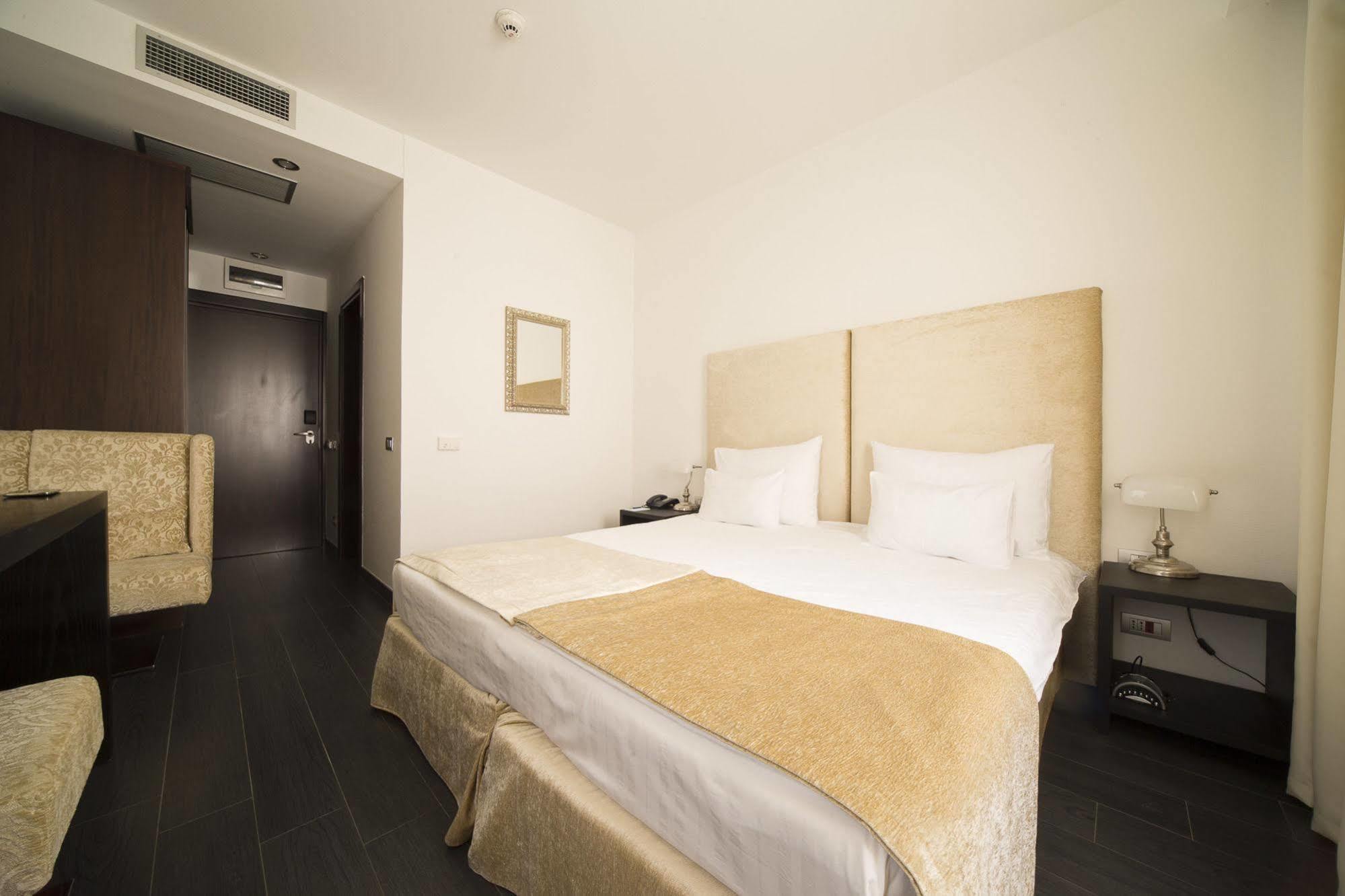 Hotel Astoria บุดวา ภายนอก รูปภาพ
